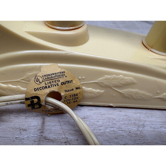 Vtg Decorative Christmas 5 Light Window Candelabra Set Of 2 With Timer - Picture 5 of 15